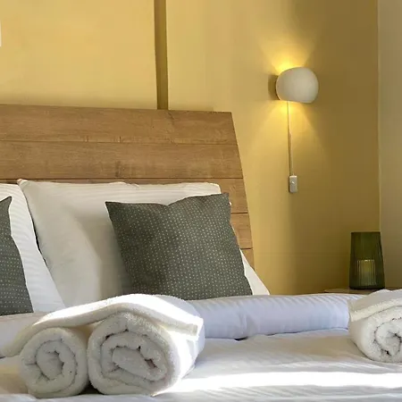 Bed & Business Apartment Drama